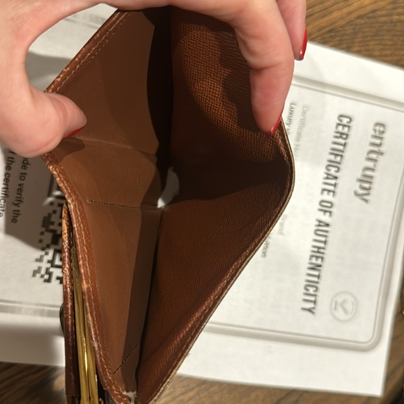 Authentic Louis Vuitton “Kiss Lock” wallet - Picture 8 of 9